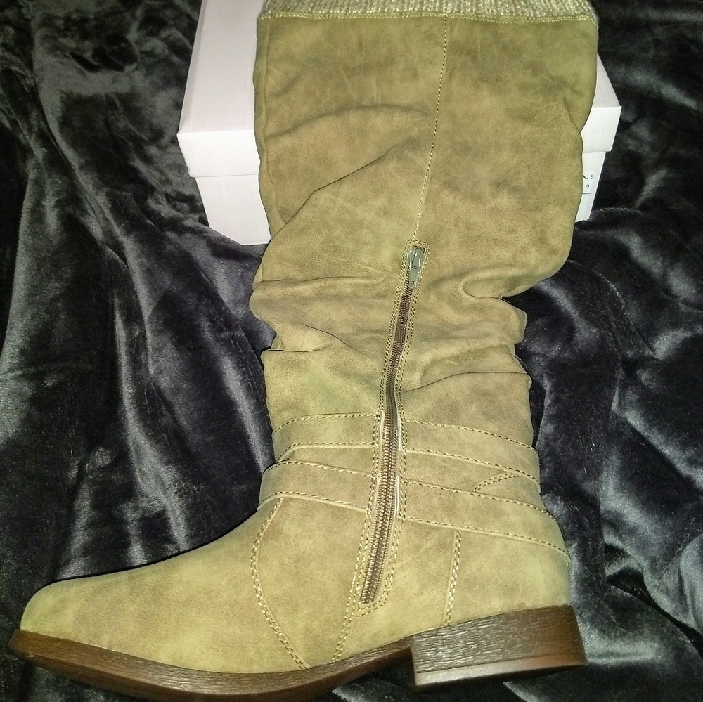 BRAND NEW Women's Tan knee high boots